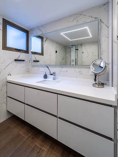 en suite vanity